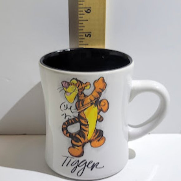 OVERSIZED, DISNEY'S "TIGGER" COFFEE MUG/CUP WHITE EXTERIOR/BLACK INTERIOR - Picture 5 of 5